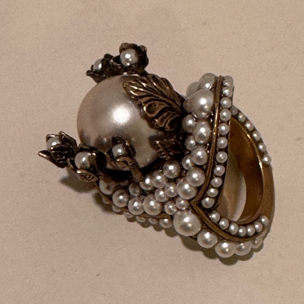 Gucci Faux Pearl Flower Cocktail Ring